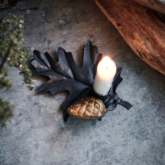 Kovový svietnik Leaf Black, D.8,6 cm, Š.6,8 cm, House Doctor