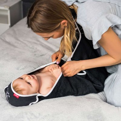 Detská bambusová osuška s kapucňou  BabyOno čierna 85x85 cm